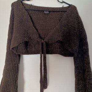 Crop tie shoulder sweater.